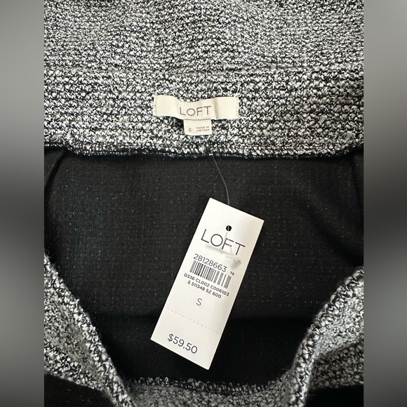 Women’s LOFT skirt, elastic waist. Size small. NWT. - Picture 2 of 4